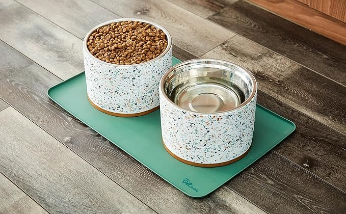 Silicone Dog Mat for Water Bowl and Food Dish, Pet Mat for Floors, Waterproof Dog Food Tray (Green)